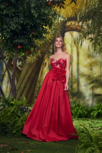 Tadashi Shoji fall 2024 ready-to-wear collection at New York Fashion Week.