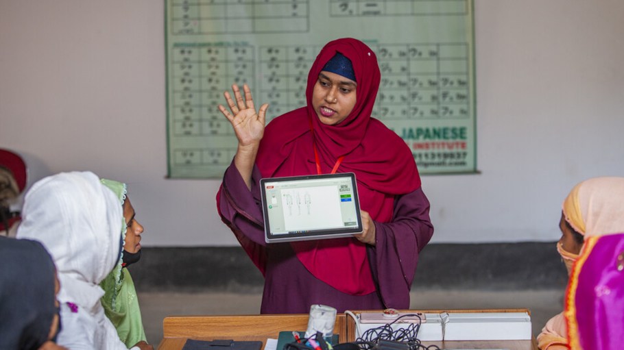 The VF Foundation recently announced Shimmy as a 2024 grantee to expand the upskilling of 500 more workers through mobile phone-based training and an additional 800 within physical training centers.