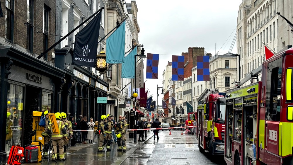 London's busy shopping street Bond Street was shut temporarily due to a fire rescue.