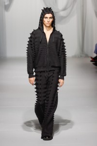 Chet Lo Fall 2024 ready-to-wear runway, fashion show & collection photos. Designed by Chet Lo at London Fashion Week, February 2024