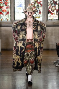 Edward Crutchley Fall 2024 ready-to-wear runway, fashion show & collection photos. Designed by Edward Crutchley at London Fashion