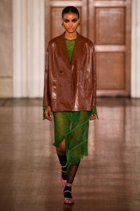 Huishan Zhang Fall 2024 ready-to-wear runway, fashion show & collection photos. Designed by Huishan Zhang at London Fashion Week, February 2024.