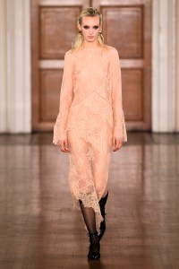 Huishan Zhang Fall 2024 ready-to-wear runway, fashion show & collection photos. Designed by Huishan Zhang at London Fashion Week, February 2024.