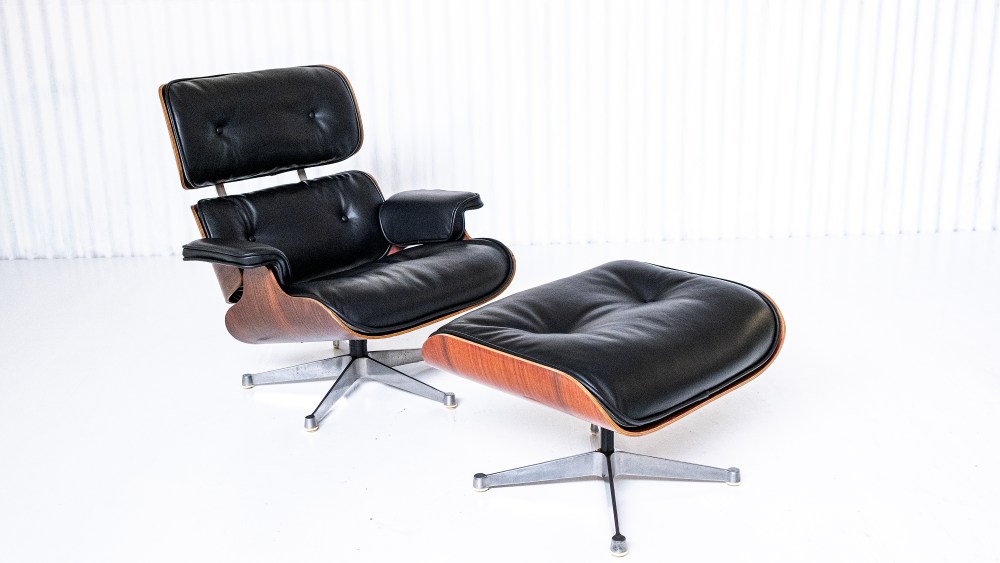 Eames longue chair.