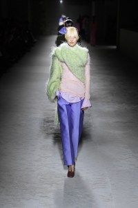 Model on the runway at Dries Van Noten RTW Fall 2024 as part of Paris Ready to Wear Fashion Week held on February 28, 2024 in Paris, France.