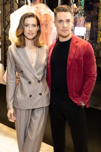 Allison Williams and Alexander Dreymon
