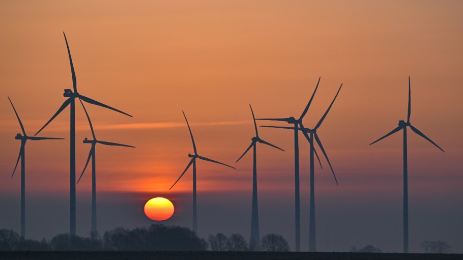 As worsening climate impacts threaten operating conditions, the industry’s emissions continue to rise.