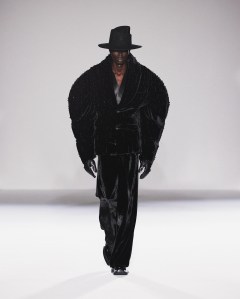 Chen Peng Fall 2024 Ready-to-Wear Collection at Paris Fashion Week