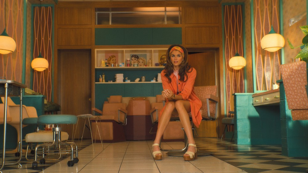 Kaia Gerber in "Palm Royale," Apple TV+, streaming, 1960s, Kristen Wiig