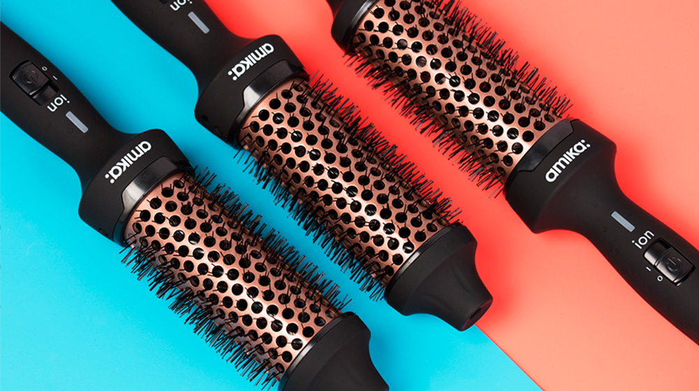 Amika Blowout Babe Thermal Round Brush on white background