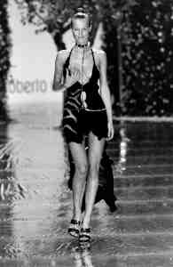 Eva Herzigova in Roberto Cavalli’s Spring 2000 Coed show.