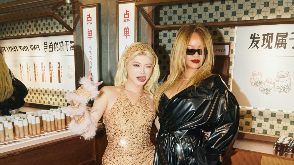 Rihanna posing with Chinese beauty influencer Ali Baebie.