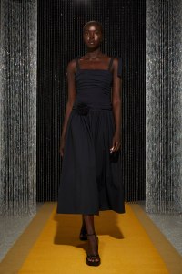 Cinq à Sept Resort 2025 Ready-to-Wear Collection