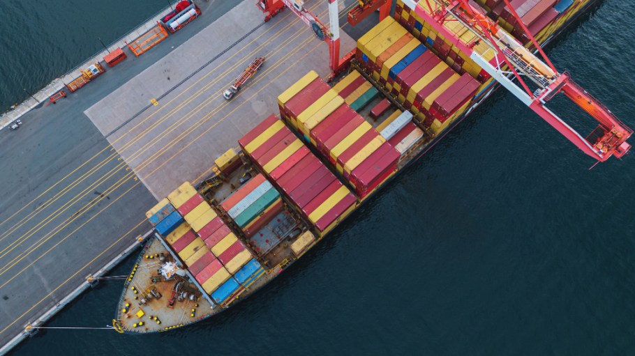 An Allianz Trade survey found global exporters are most concerned about supply chain reconfiguration, nonpayment, & trade choke point risks.