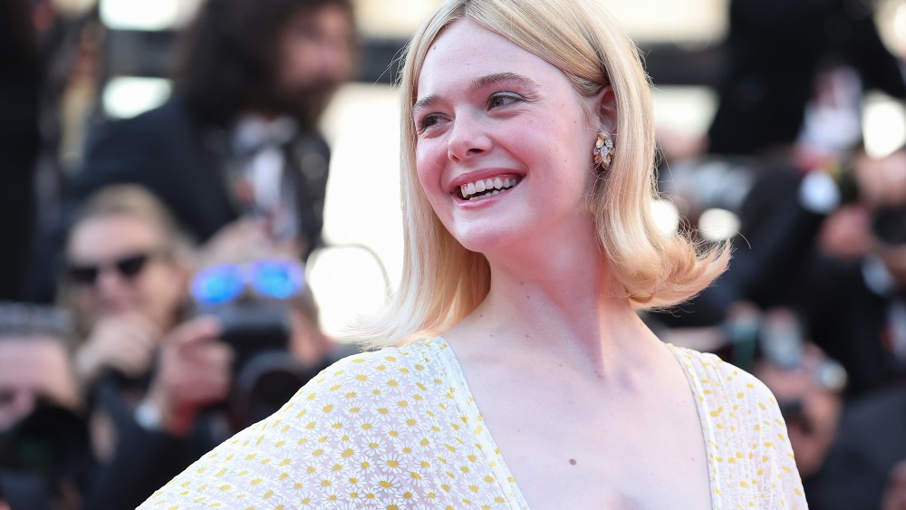 Elle Fanning attends the closing ceremony of the 2024 Cannes Film Festival on May 25, Gucci, red carpet, Cartier