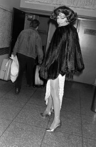 Drag performer Linda Simpson attends the Fashion Follies Gala at the St. James Theatre in New York on November 9, 1992.