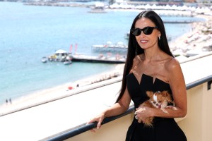CANNES, FRANCE - MAY 19: Demi Moore and her dog Pilaf attend a photocall at the 77th annual Cannes Film Festival at the Carlton Cannes Hotel on May 19, 2024 in Cannes, France. (Photo by Pascal Le Segretain/Getty Images)