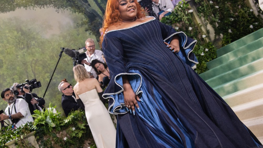 Da'Vine Joy Randolph in Gap by Zac Posen.
