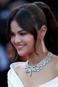 CANNES, FRANCE - MAY 18: Selena Gomez attends the "Emilia Perez" Red Carpet at the 77th annual Cannes Film Festival at Palais des Festivals on May 18, 2024 in Cannes, France. (Photo by Vittorio Zunino Celotto/Getty Images)