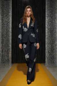 Cinq à Sept Resort 2025 Ready-to-Wear Collection