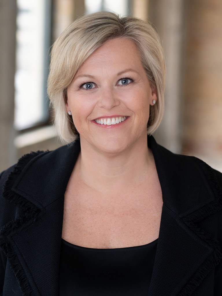 Christina Hennington headshot