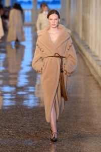 Max Mara Resort 2025 Ready-to-Wear Collection
