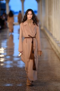 Max Mara Resort 2025 Ready-to-Wear Collection