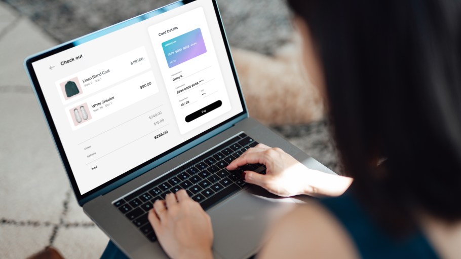 FlavorCloud data shows that apparel's cross-border e-commerce has declined year on year.