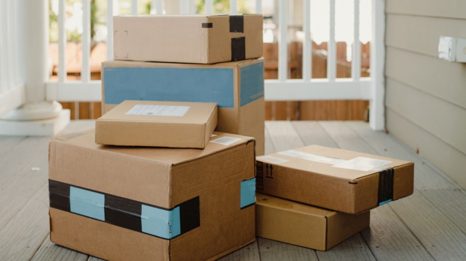 A truncated holiday period at 27 days presents challenges for retailers, such as shipping requirements for timely online deliveries.