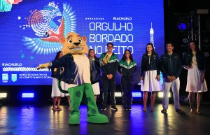 RIO DE JANEIRO, BRAZIL - APRIL 17: Ginga, the mascot of the Brazilian Olympic Committee, presents the Brazilian Olympic Team uniform for the opening ceremony of the Paris 2024 Olympic Games during an official event organized by COB to mark the 100-day countdown to the Paris 2024 Olympic Games at Morro da Urca on April 17, 2024 in Rio de Janeiro, Brazil. (Photo by Buda Mendes/Getty Images)