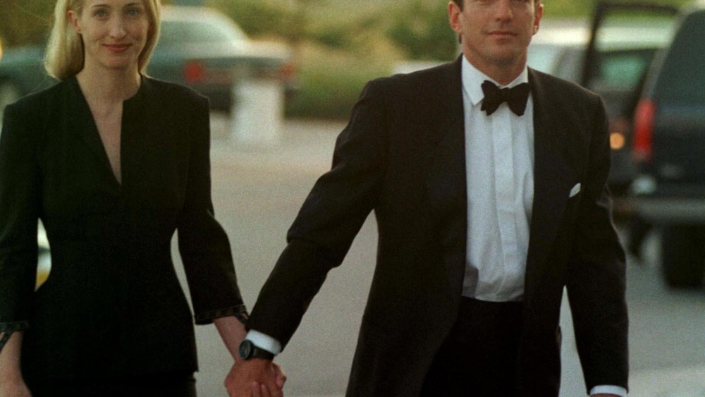 JOHN F KENNEDY JNR AND CAROLYN BESSETTE THE " PROFILE IN COURAGE AWARDS ", AMERICA - 1998
