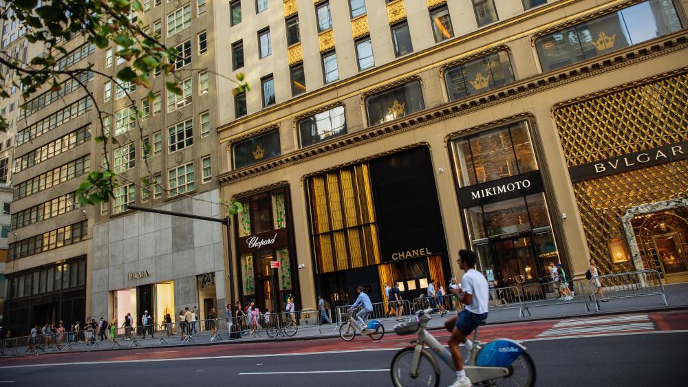 The scene along Fifth Avenue.
