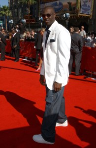 HOLLYWOOD - JULY 11:  NFL player Terrell Owens arrives to the 2007 ESPY Awards at the Kodak Theatre on July 11, 2007 in Hollywood, California.  (Photo by Gregg DeGuire/WireImage)