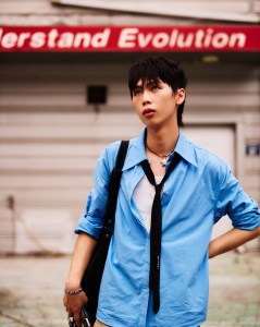 Street style in Seoul, South Korea.