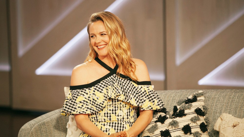 THE KELLY CLARKSON SHOW -- Episode 4159 -- Pictured: Alicia Silverstone -- (Photo by: Weiss Eubanks/NBCUniversal/NBCU Photo Bank)