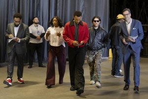 MR. THROWBACK -- Eric Roth Costs a Fortune, Bro Episode 106 -- Pictured: (l-r) Diallo Riddle as Manager, Ego Nwodim as Kimberly, Stephen Curry as himself, Adam Pally as Danny, Nelson Franklin as Manager -- (Photo by: David Moir/Peacock)