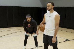 MR. THROWBACK -- "Mr. Throwback" Episode 101 -- Pictured: (l-r) Adam Pally as Danny, Stephen Curry as himself (Photo by: David Moir/Peacock)
