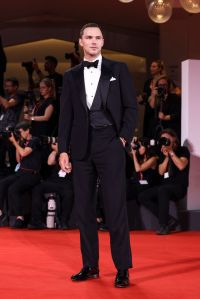 VENICE, ITALY - AUGUST 31: Nicholas Hoult attends the "The Order" red carpet during the 81st Venice International Film Festival at Palazzo del Cinema on August 31, 2024 in Venice, Italy. (Photo by Stefania D'Alessandro/WireImage)
