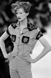 Kristen McMenamy during Todd Oldham’s spring 1995 show.