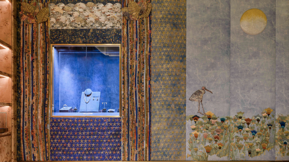 Details of the Azza Fahmy store in Riyadh.