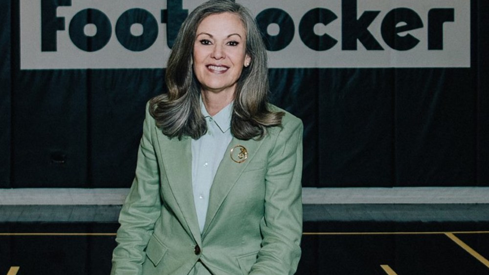 Mary Dillon to be honored at a CEO summit.