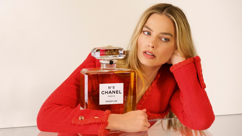celebrity chanel ambassadors, Margot Robbie for Chanel no 5