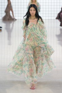 Chloé Spring 2025 Ready-to-Wear Collection at Paris Fashion Week