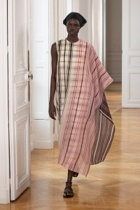 Christian Wijnants Spring 2025 Ready-to-Wear Collection at Paris Fashion Week