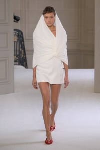 Giambattista Valli Spring 2025 Ready-to-Wear Collection at Paris Fashion Week