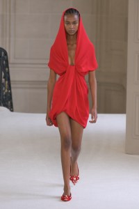 Giambattista Valli Spring 2025 Ready-to-Wear Collection at Paris Fashion Week
