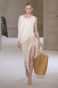 Giambattista Valli Spring 2025 Ready-to-Wear Collection at Paris Fashion Week