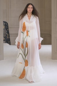 Giambattista Valli Spring 2025 Ready-to-Wear Collection at Paris Fashion Week