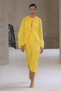 Giambattista Valli Spring 2025 Ready-to-Wear Collection at Paris Fashion Week