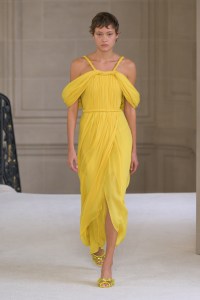 Giambattista Valli Spring 2025 Ready-to-Wear Collection at Paris Fashion Week